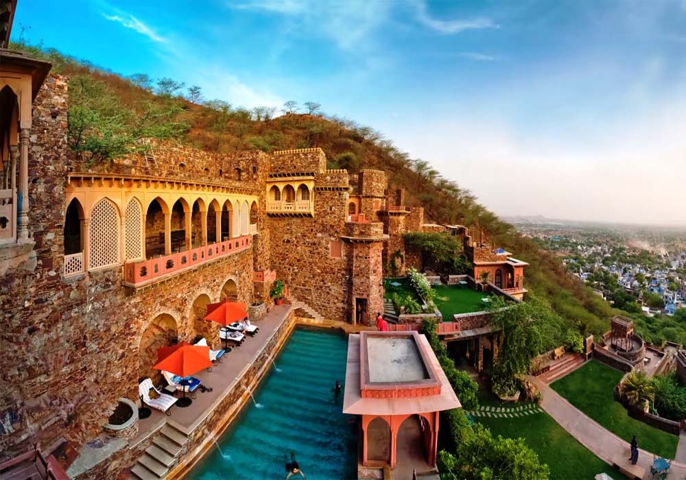 neemrana tour packages