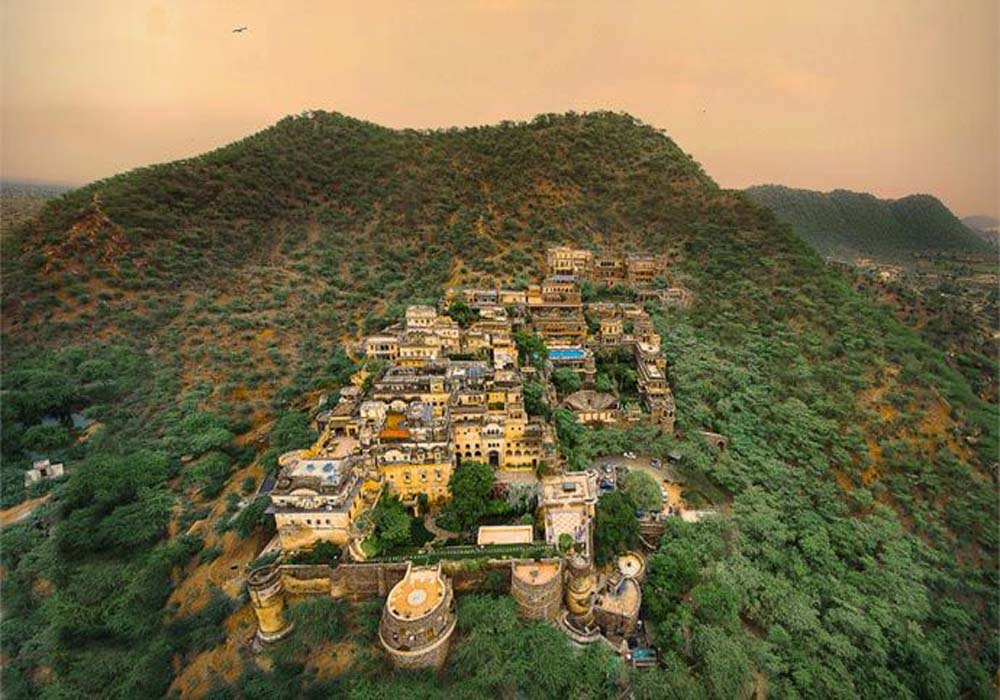 neemrana tour packages